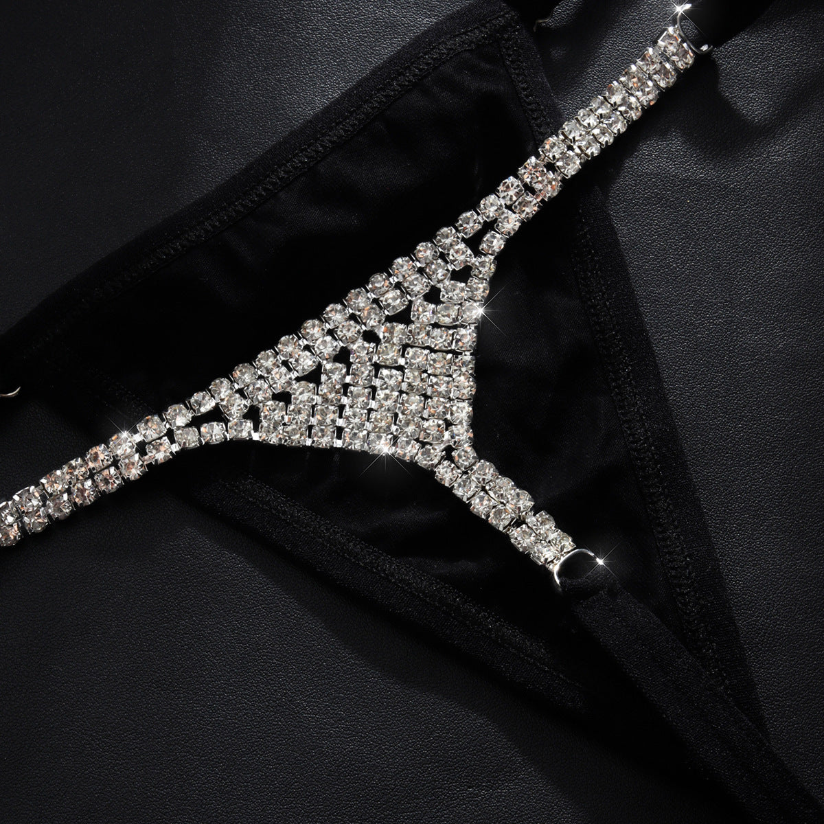 Cadena de cuerpo de bikini sexy con incrustaciones de diamantes brillantes de moda Accesorios Tanga