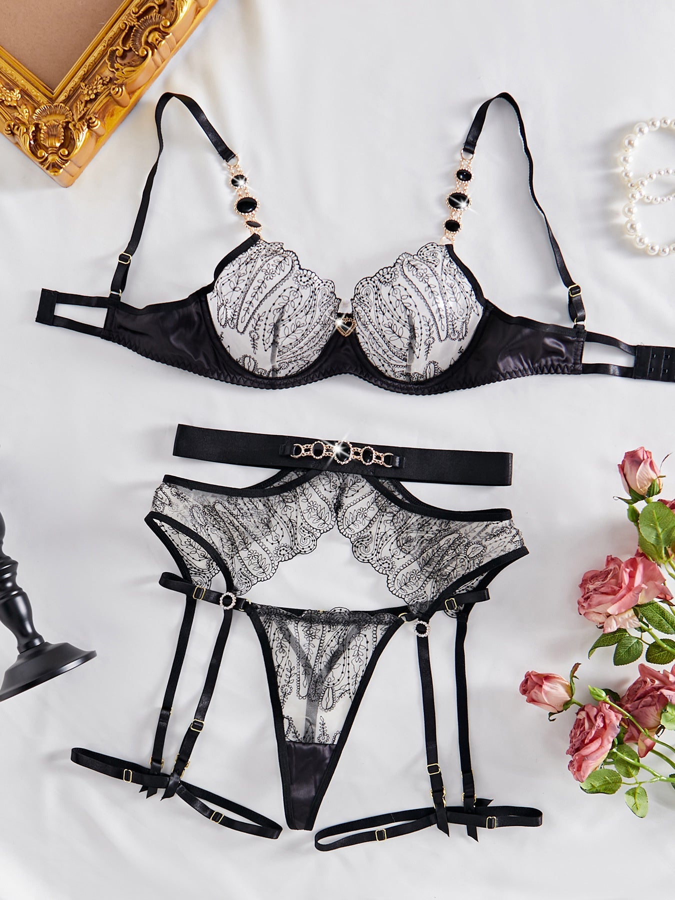 Conjunto de lencería glamuroso de 4 piezas con gema, cadena metálica y ropa interior transparente con forma de corazón
