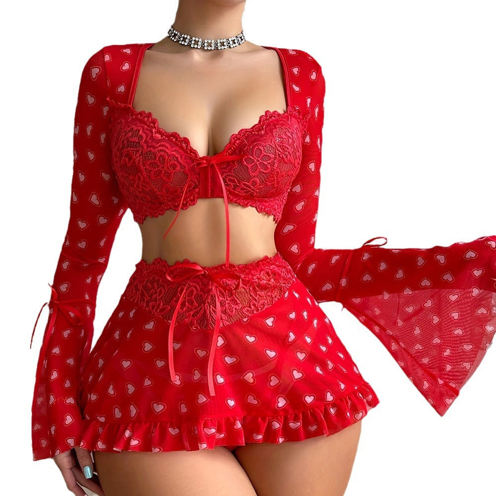 Sujetador, Falda y Tanga de Encaje con Flores de Corazones Rojos - Conjunto de Tres Piezas