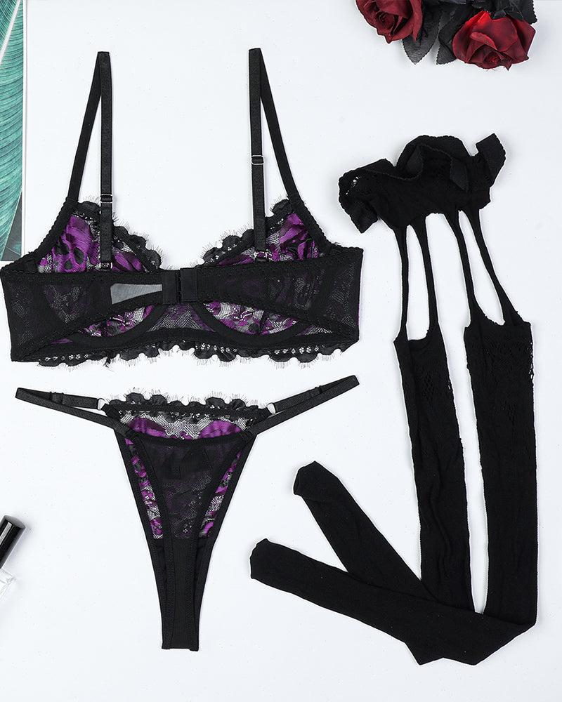 Conjunto de sujetador y medias de encaje con calaveras