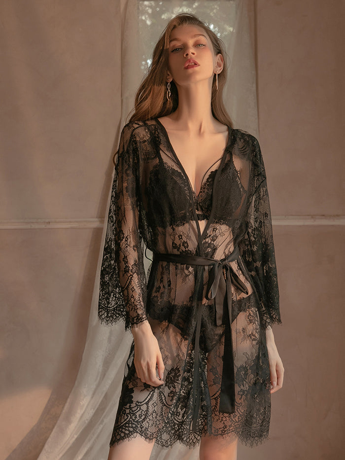 Conjunto de lencería de satén con encaje transparente y bata