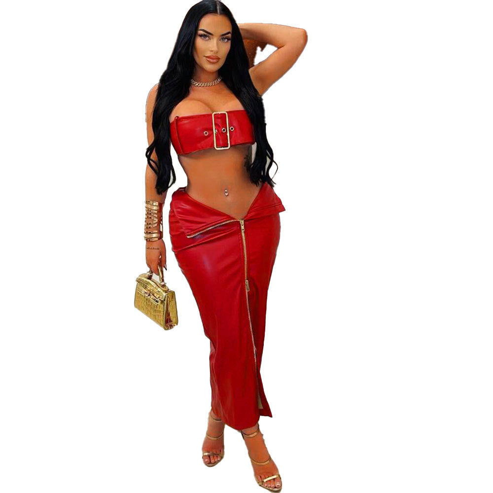 Conjunto de vestido sexy de 2 piezas de cuero PU con hebilla de metal, top corto adornado y falda con abertura en la cadera