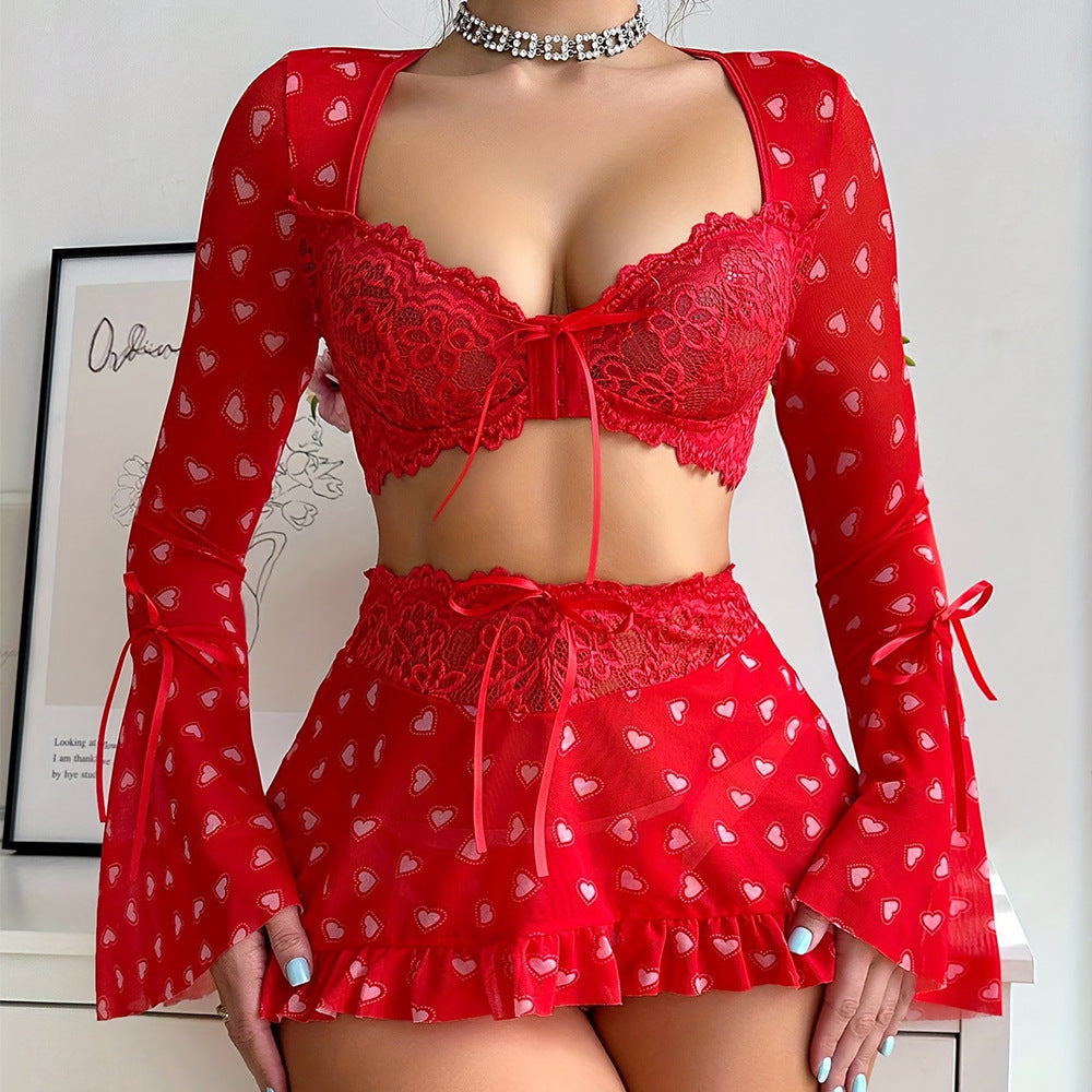 Sujetador, Falda y Tanga de Encaje con Flores de Corazones Rojos - Conjunto de Tres Piezas