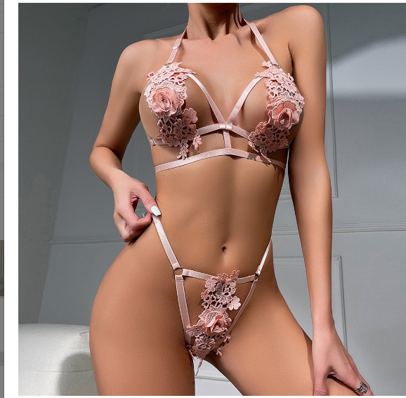 Lencería sexy de encaje soluble en agua con recortes y lazos.