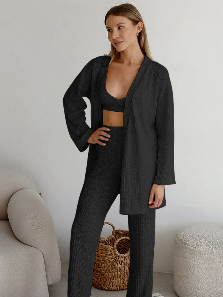 Conjunto de bata y pantalón largo a rayas holgados