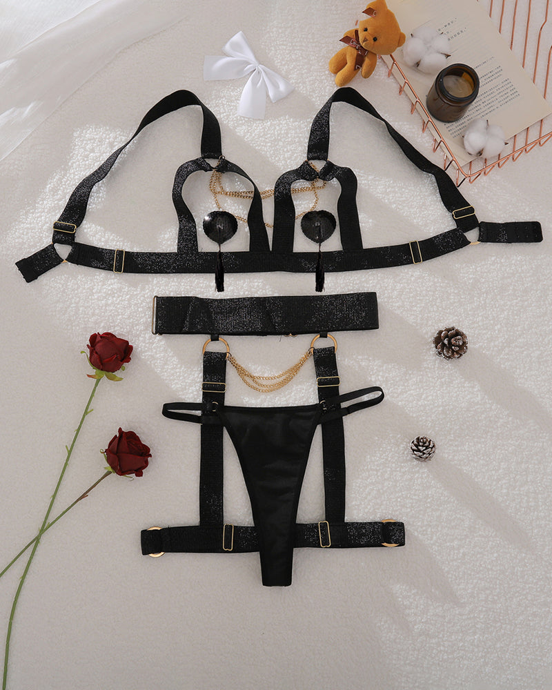 Conjunto de sujetador y braga con cadena metálica hueca
