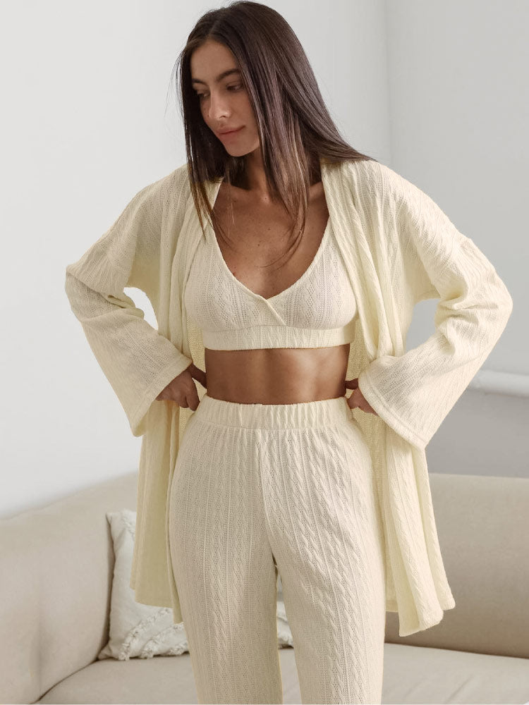 Conjunto de bata y pantalón largo a rayas holgados