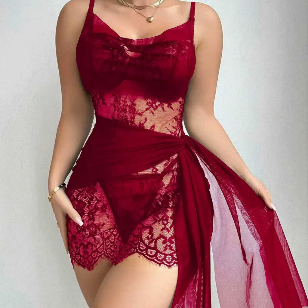 Camisón con bustier de encaje y detalles de malla transparente con diseño envolvente de lazo lateral