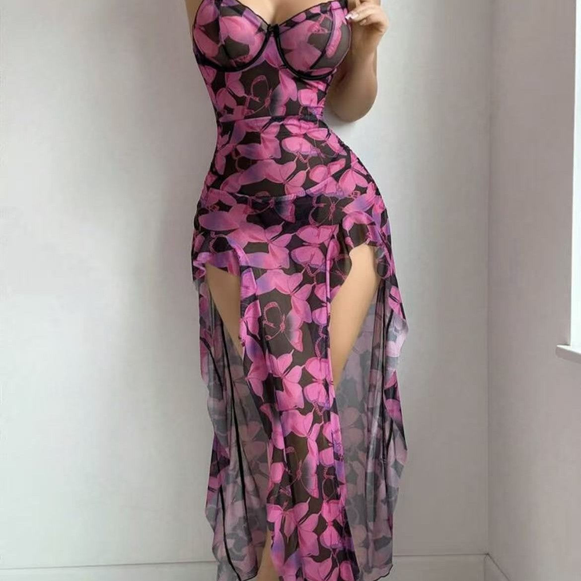 Vestido de mariposas estilo "chica sexy"