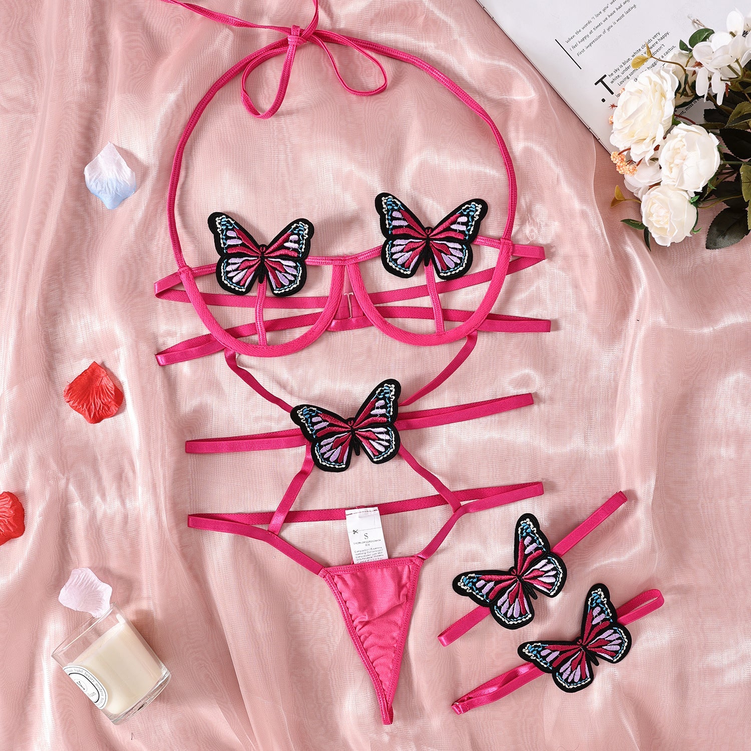 Body erótico de encaje con cuello halter, tirantes, retazos, contraste de colores, lazo y espalda descubierta