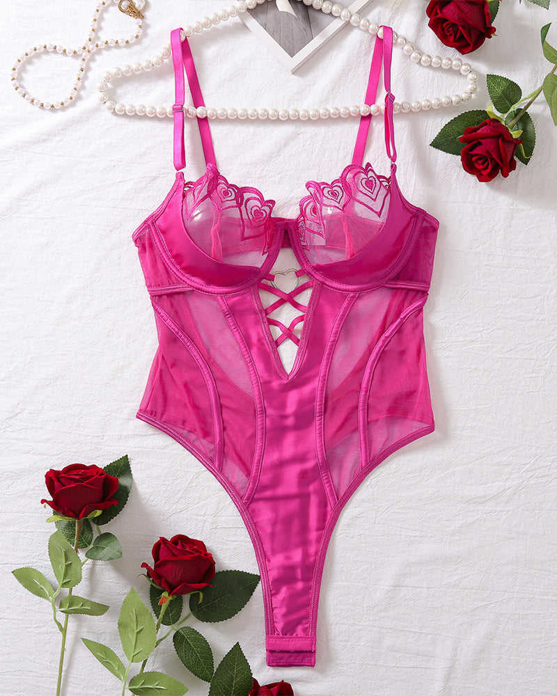 Body de bordado en forma de corazón con realce